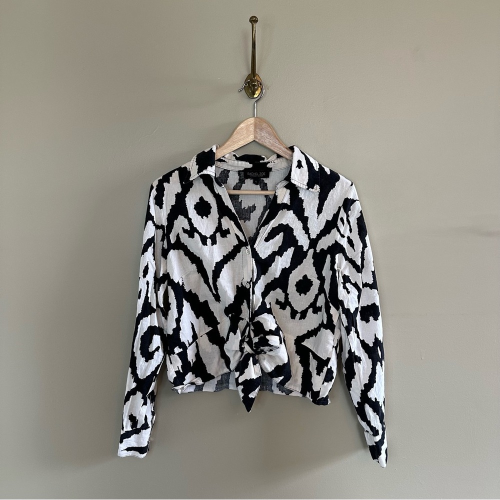 Rachel Zoe Black and White Abstract Print Tie Front top- L